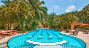 hotel vs resort difference